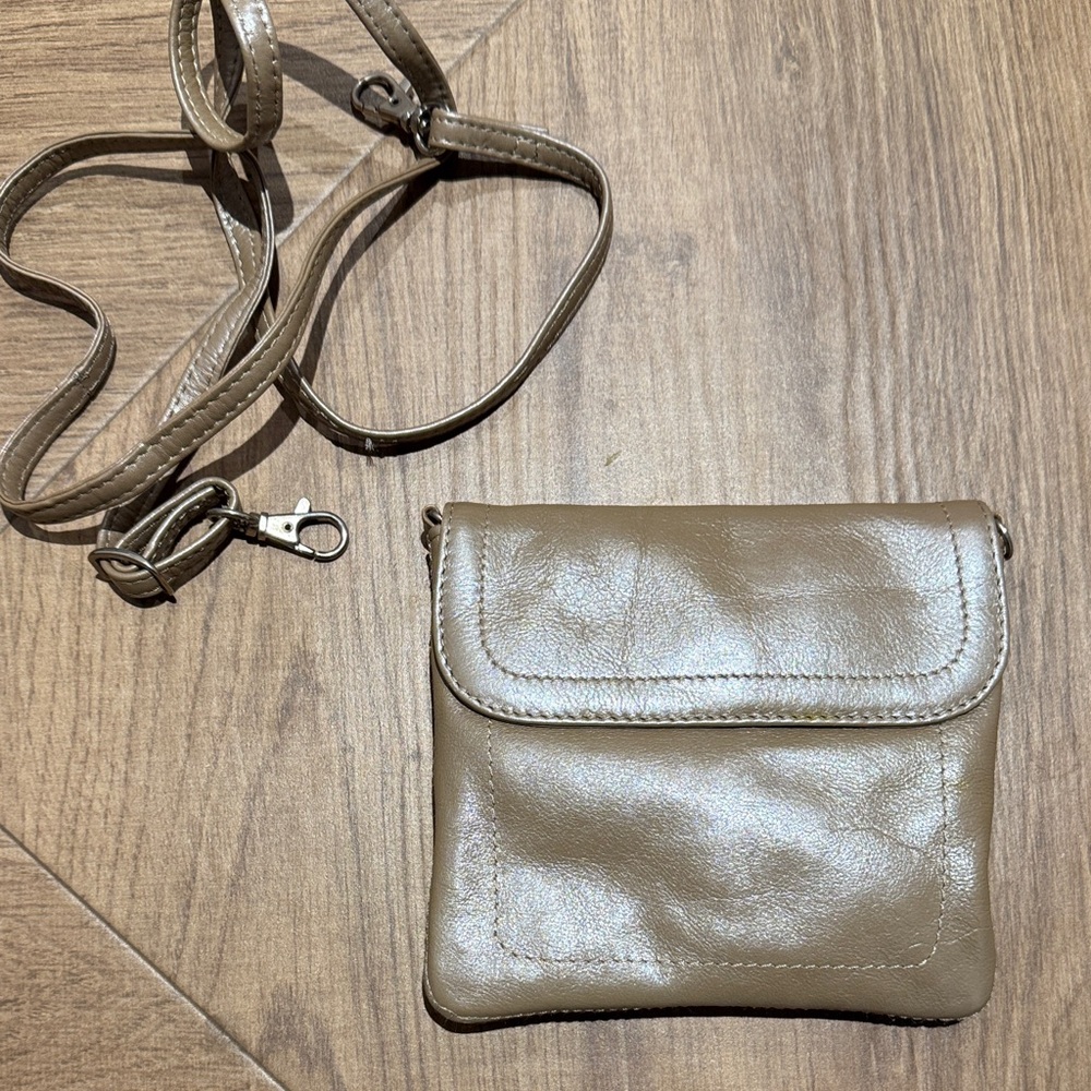 Elegant Tan Leather Crossbody Bag